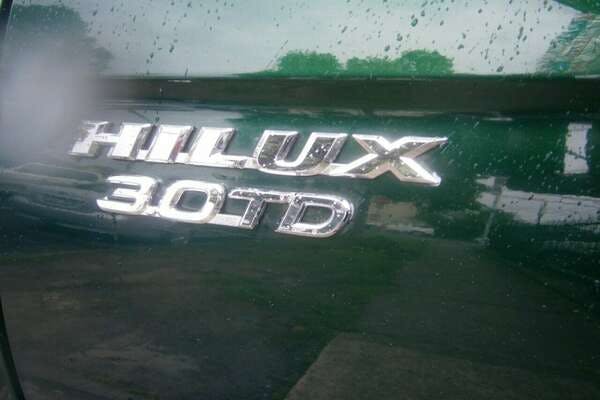 2002 Toyota Hilux SR5 (4x4) KZN165R